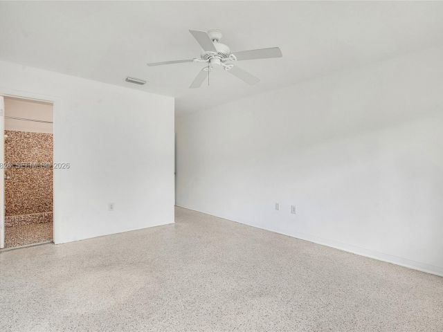 Дом в аренду по адресу 9372 Abbott Ave - фото 7446198