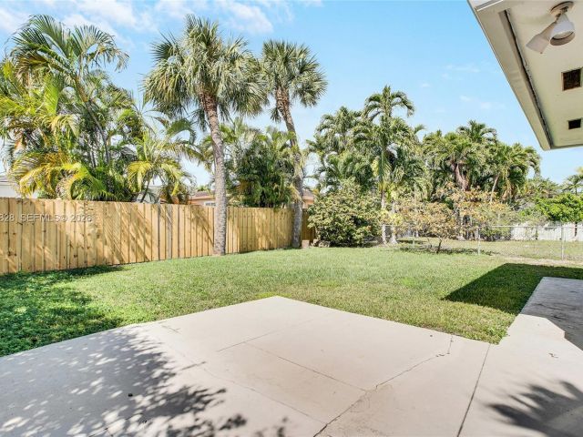 Дом в аренду по адресу 9372 Abbott Ave - фото 7446206