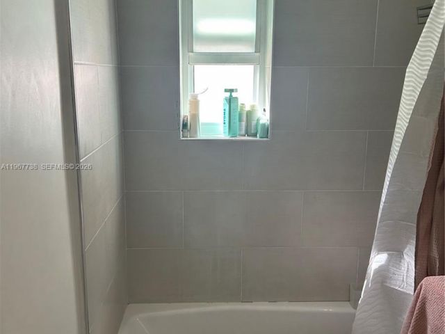 Дом в аренду по адресу 1560 NE 129th St - фото 7475732