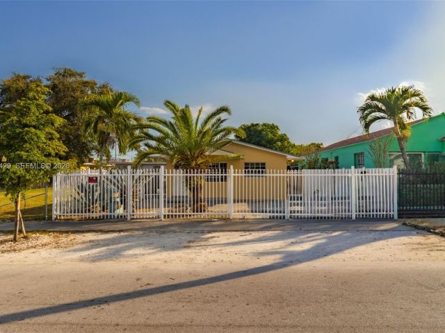 Продажа дома по адресу 1518 NW 65th St - фото 7446047