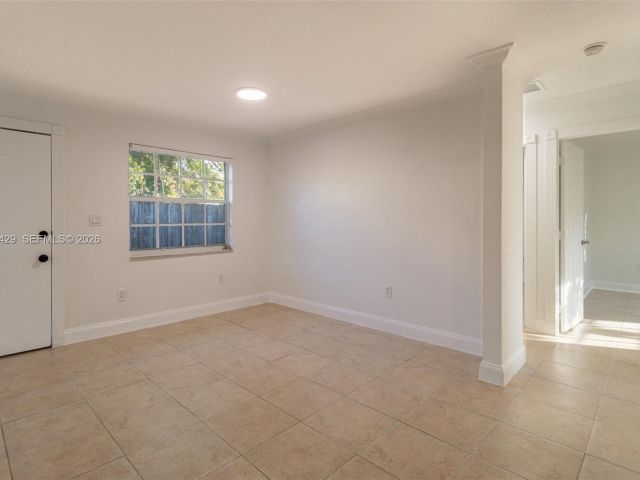 Продажа дома по адресу 1518 NW 65th St - фото 7446052