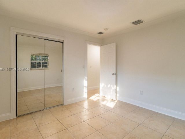 Продажа дома по адресу 1518 NW 65th St - фото 7446058