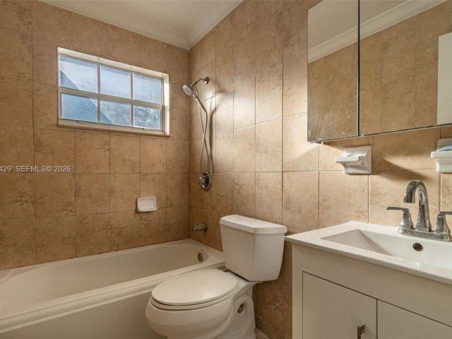 Продажа дома по адресу 1518 NW 65th St - фото 7446059