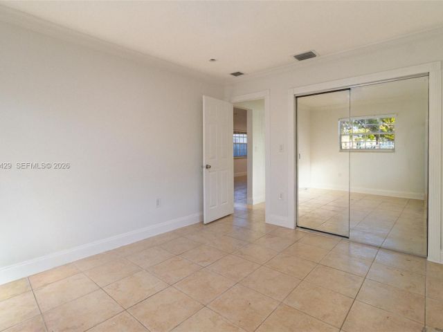 Продажа дома по адресу 1518 NW 65th St - фото 7446062