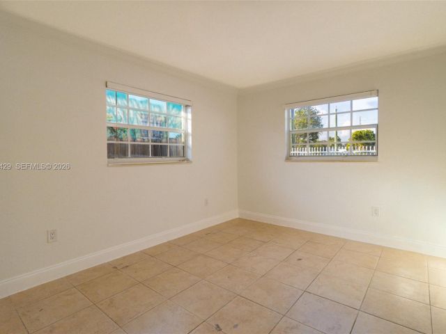 Продажа дома по адресу 1518 NW 65th St - фото 7446064