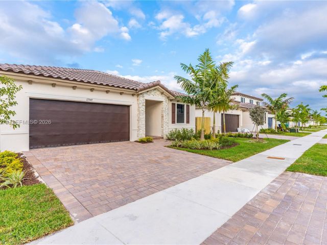 Дом в аренду по адресу 11947 SW 241st Ter 0 - фото 7493003