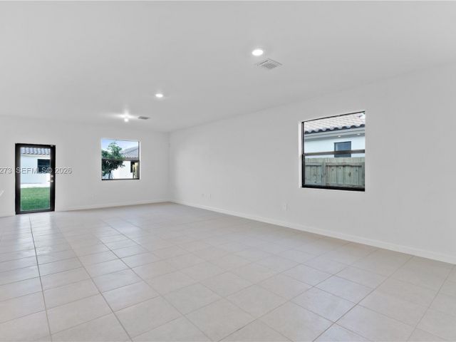 Дом в аренду по адресу 11947 SW 241st Ter 0 - фото 7493008