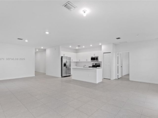 Дом в аренду по адресу 11947 SW 241st Ter 0 - фото 7493010