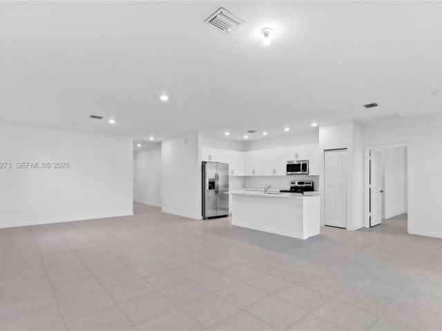 Дом в аренду по адресу 11947 SW 241st Ter 0 - фото 7493011