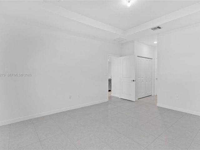 Дом в аренду по адресу 11947 SW 241st Ter 0 - фото 7493017