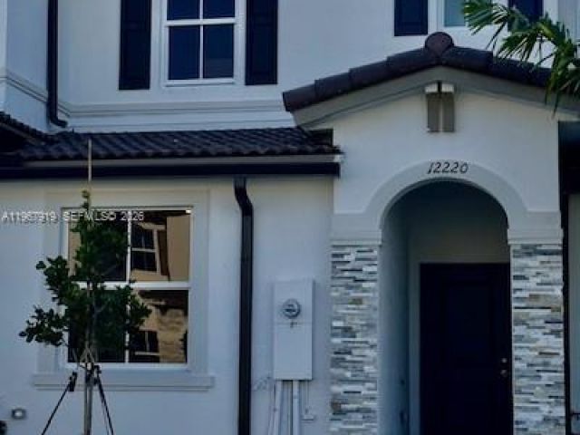 Продажа дома по адресу 12220 NW 23rd Ct 12220 - фото 7446066