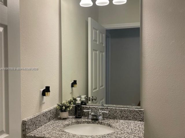 Продажа дома по адресу 12220 NW 23rd Ct 12220 - фото 7446069