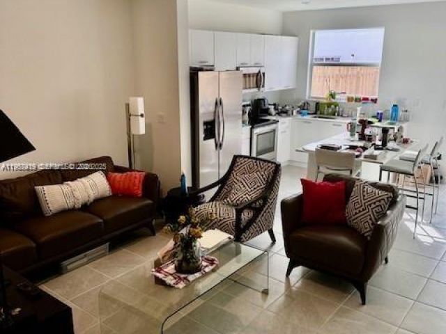 Продажа дома по адресу 12220 NW 23rd Ct 12220 - фото 7446071