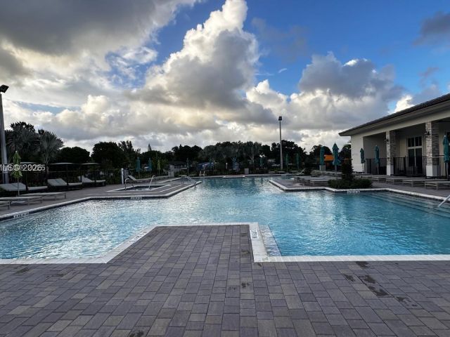 Продажа дома по адресу 12220 NW 23rd Ct 12220 - фото 7446078