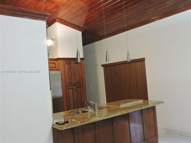 Дом в аренду по адресу 10753 SW 142nd Ct 0 - фото 7449426