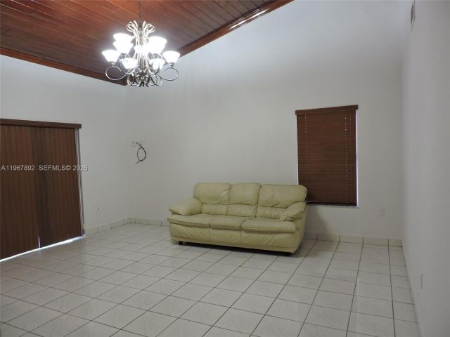 Дом в аренду по адресу 10753 SW 142nd Ct 0 - фото 7449427