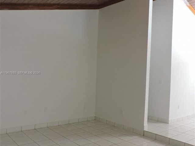 Дом в аренду по адресу 10753 SW 142nd Ct 0 - фото 7449429