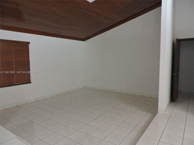 Дом в аренду по адресу 10753 SW 142nd Ct 0 - фото 7449430