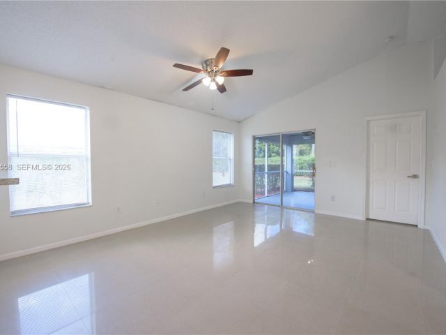 Продажа дома по адресу 452 SE 20th Dr - фото 7492771