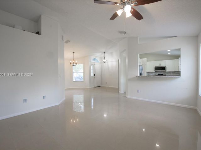 Продажа дома по адресу 452 SE 20th Dr - фото 7492772