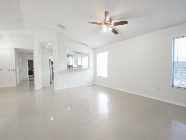 Продажа дома по адресу 452 SE 20th Dr - фото 7492773