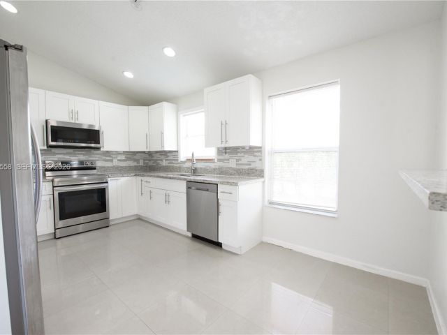 Продажа дома по адресу 452 SE 20th Dr - фото 7492774