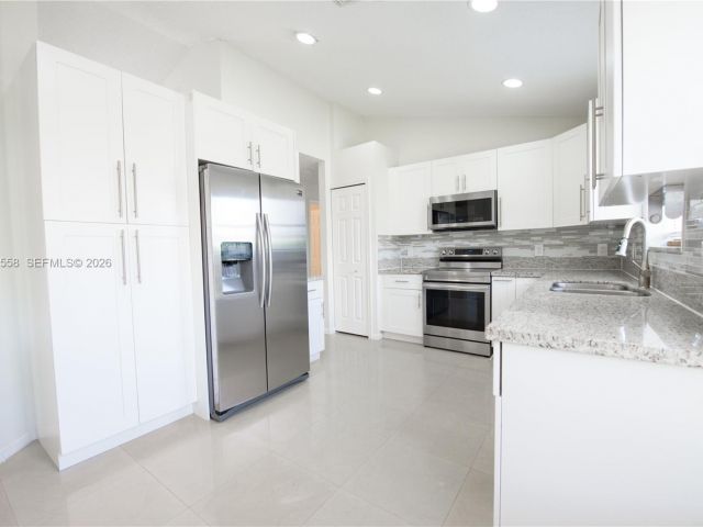 Продажа дома по адресу 452 SE 20th Dr - фото 7492775