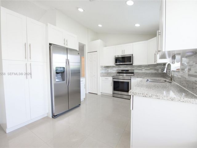 Продажа дома по адресу 452 SE 20th Dr - фото 7492776