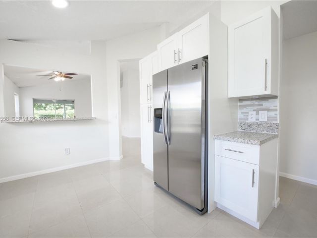 Продажа дома по адресу 452 SE 20th Dr - фото 7492777