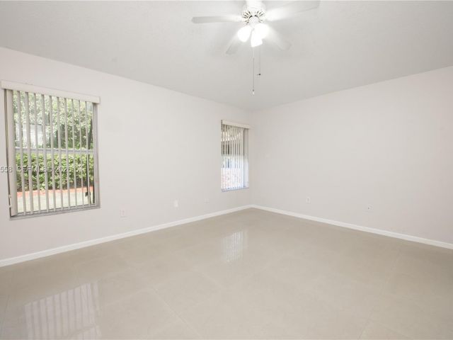 Продажа дома по адресу 452 SE 20th Dr - фото 7492778