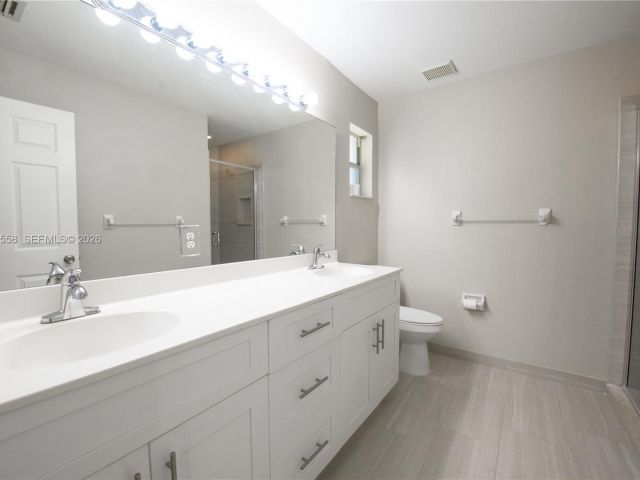 Продажа дома по адресу 452 SE 20th Dr - фото 7492780