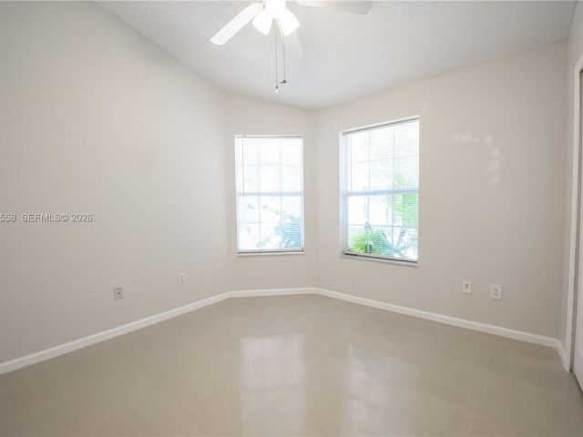 Продажа дома по адресу 452 SE 20th Dr - фото 7492781