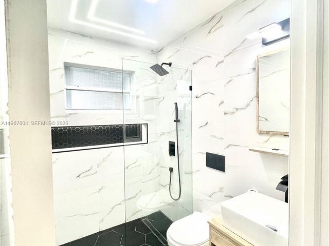 Дом в аренду по адресу 1409 NE 151st Ter 1409 - фото 7480922