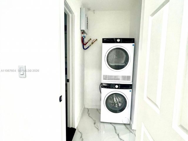 Дом в аренду по адресу 1409 NE 151st Ter 1409 - фото 7480926