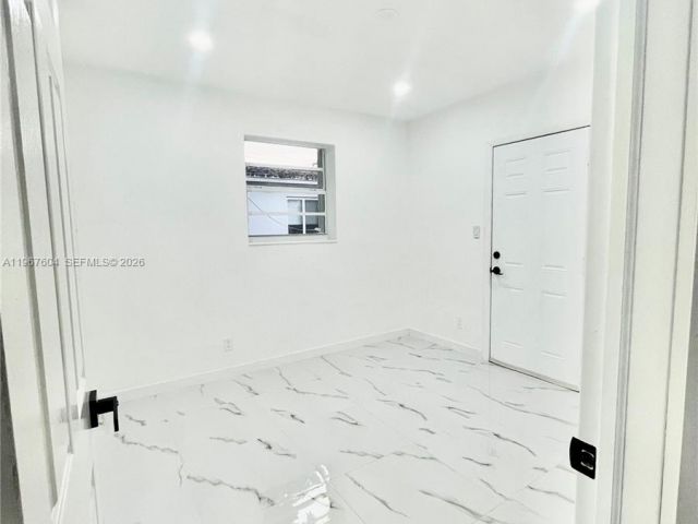 Дом в аренду по адресу 1409 NE 151st Ter 1409 - фото 7480933