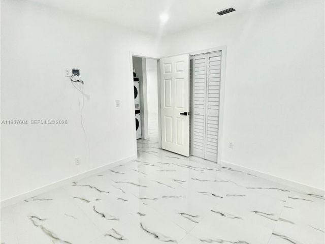 Дом в аренду по адресу 1409 NE 151st Ter 1409 - фото 7480935