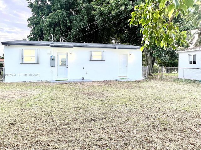 Дом в аренду по адресу 1409 NE 151st Ter 1409 - фото 7480941