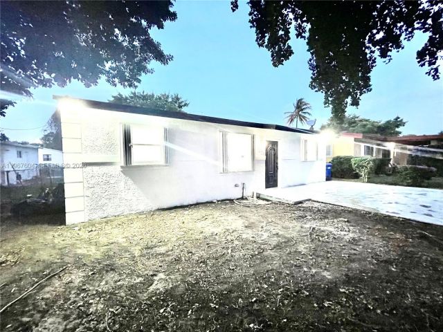 Дом в аренду по адресу 1409 NE 151st Ter 1409 - фото 7480943