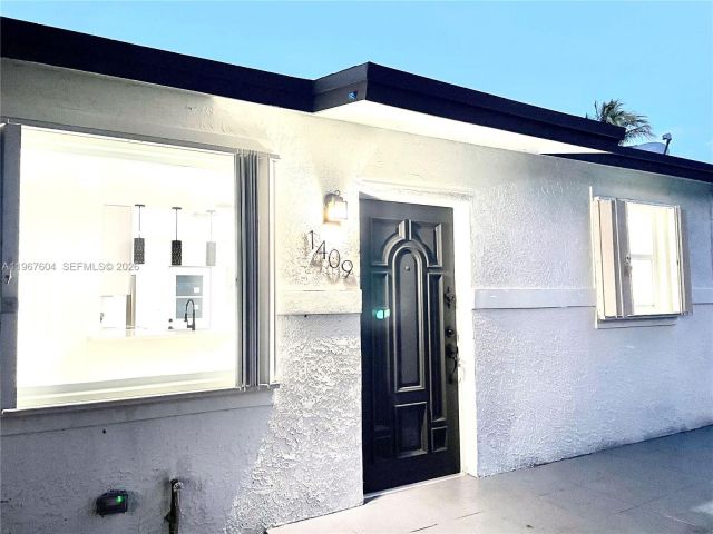 Дом в аренду по адресу 1409 NE 151st Ter 1409 - фото 7480945