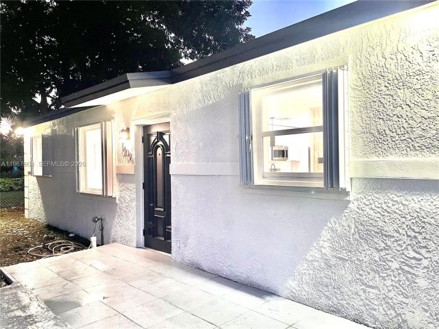 Дом в аренду по адресу 1409 NE 151st Ter 1409 - фото 7480947