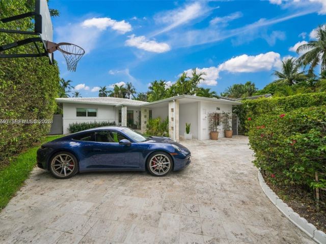 Продажа дома по адресу 736 W 51 st - фото 7517902