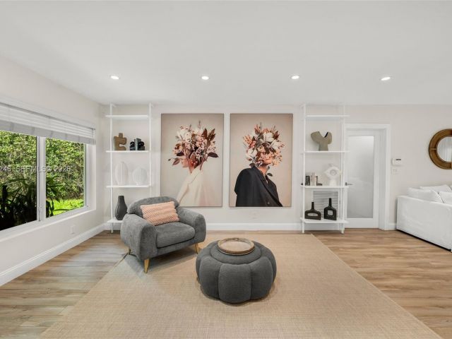 Продажа дома по адресу 736 W 51 st - фото 7517903