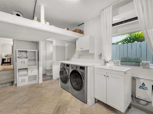 Продажа дома по адресу 736 W 51 st - фото 7517907