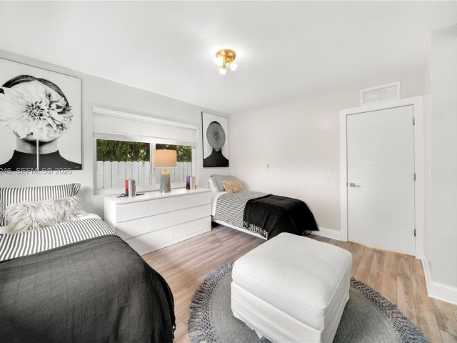 Продажа дома по адресу 736 W 51 st - фото 7517910