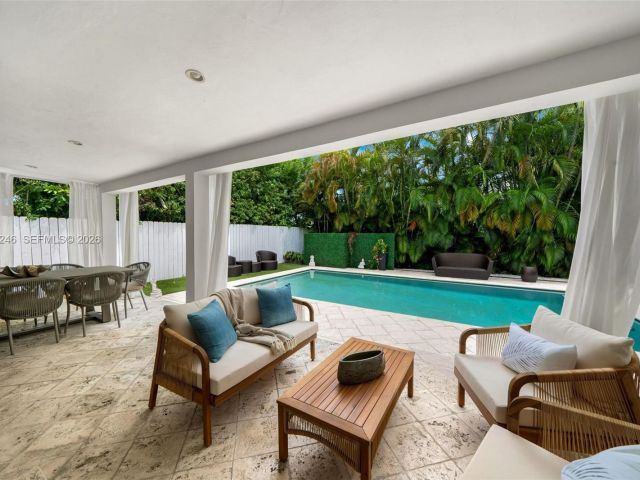 Продажа дома по адресу 736 W 51 st - фото 7517914