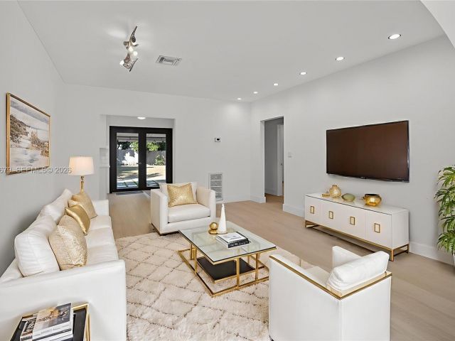 Продажа дома по адресу 1113 N Victoria Park Rd - фото 7483415