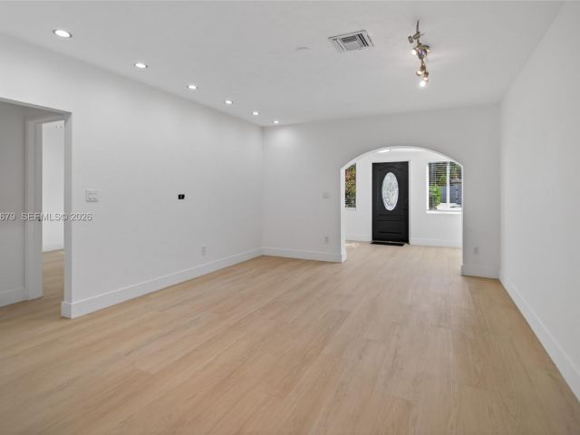 Продажа дома по адресу 1113 N Victoria Park Rd - фото 7483416