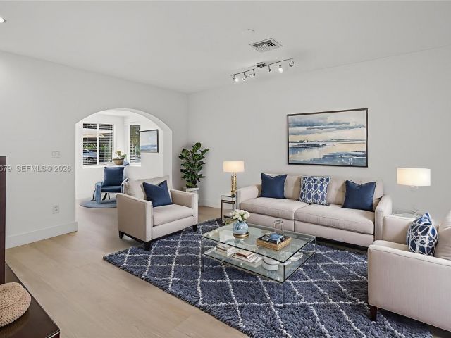 Продажа дома по адресу 1113 N Victoria Park Rd - фото 7483418