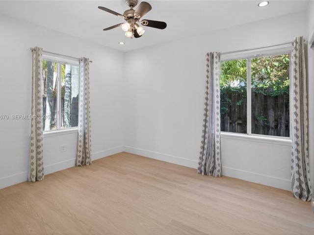 Продажа дома по адресу 1113 N Victoria Park Rd - фото 7483422