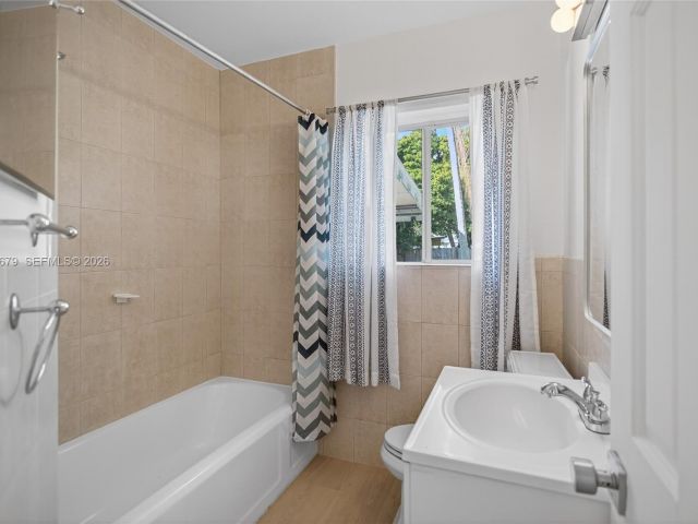 Продажа дома по адресу 1113 N Victoria Park Rd - фото 7483423